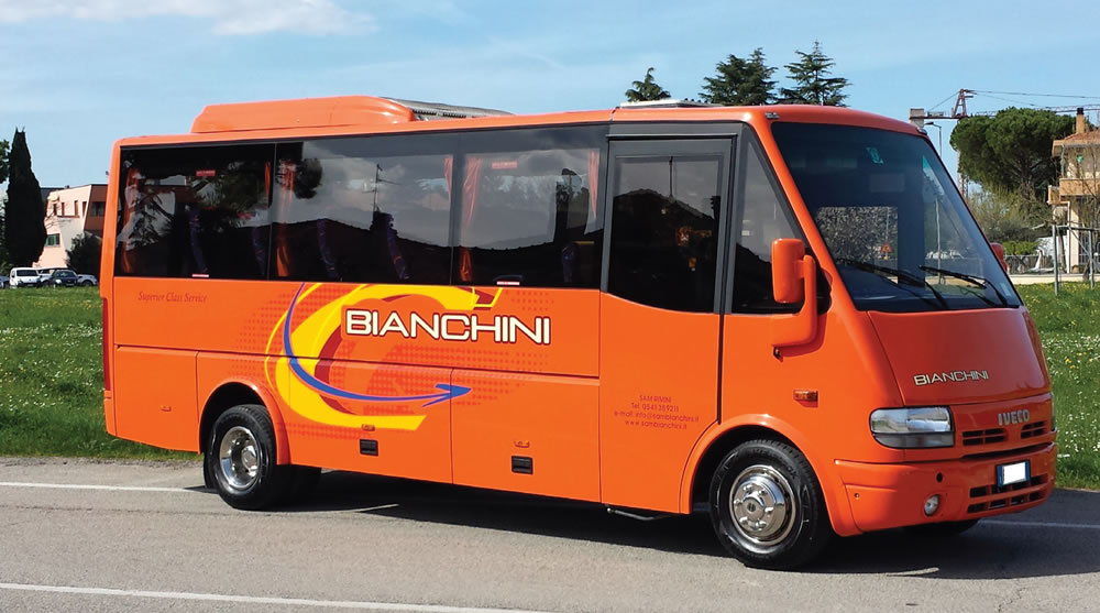 Noleggio Bus: Bus Iveco New Car Eclipse in autonoleggio Rimini