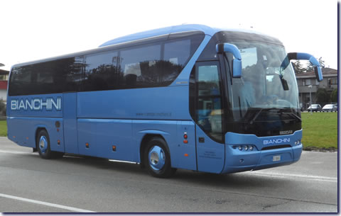 Noleggio Pullman: pullman Neoplan azzurro in autonoleggio Rimini